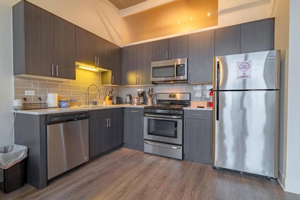 Apartment Stylish 2br With Optional Parking & Gym Access Near Lakefront, Shedd Aquarium And Mccormick Center