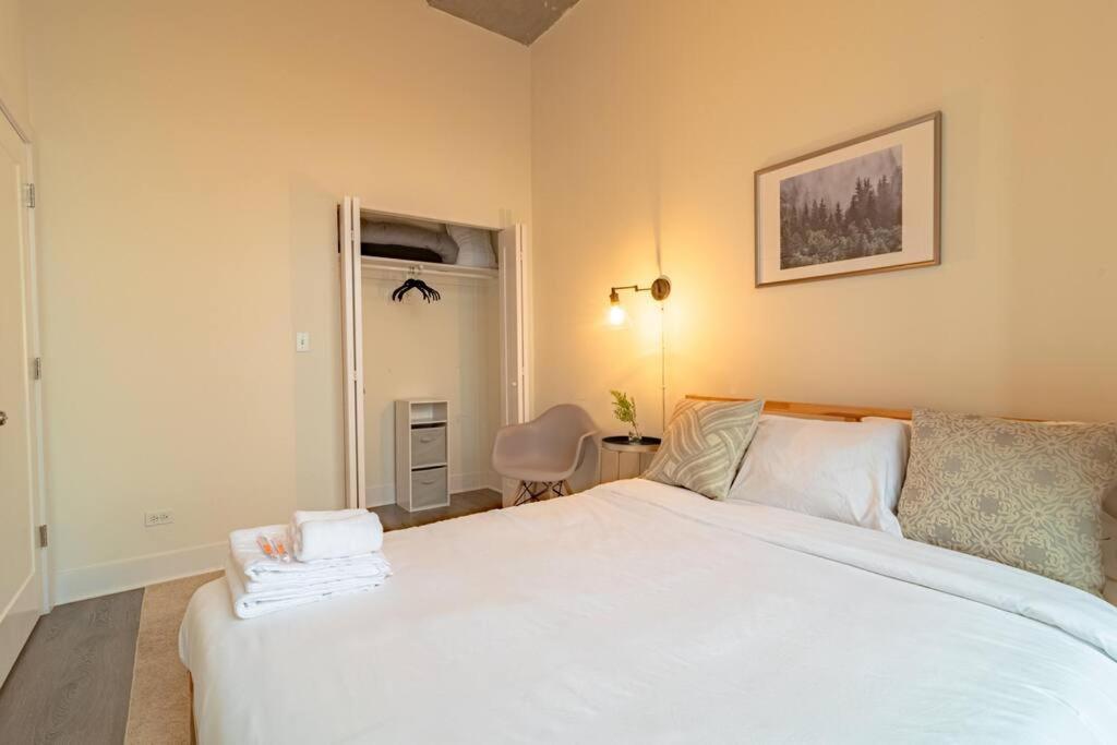 Apartment Stylish 2br With Optional Parking & Gym Access Near Lakefront, Shedd Aquarium And Mccormick Center *
