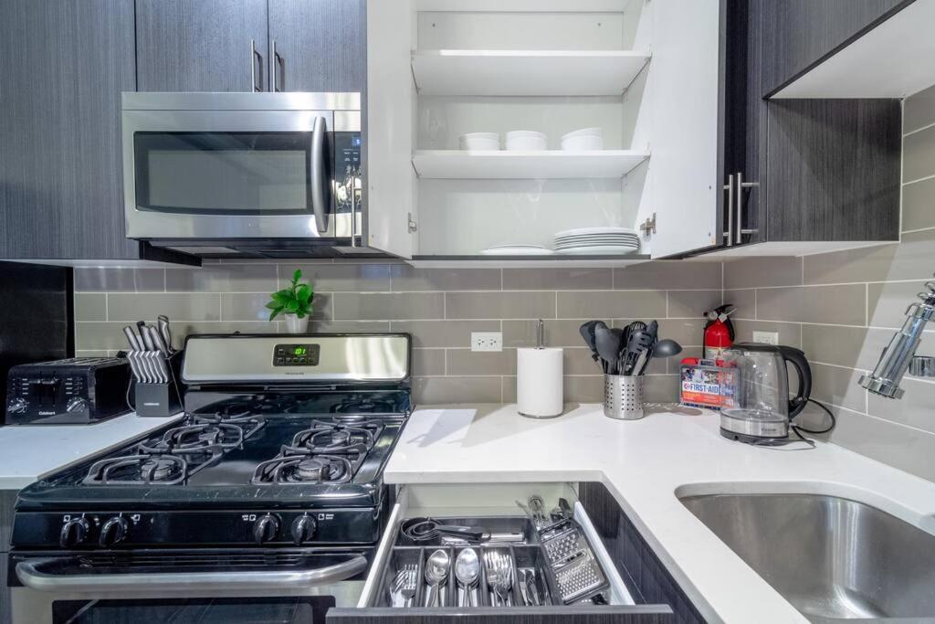 Mccormick 3br-2ba Family Unit For Up To 8 Guests With Optional Parking & Gym Access Apartamento Chicago