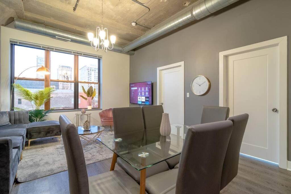 Mccormick 3br-2ba Family Unit For Up To 8 Guests With Optional Parking & Gym Access * Chicago