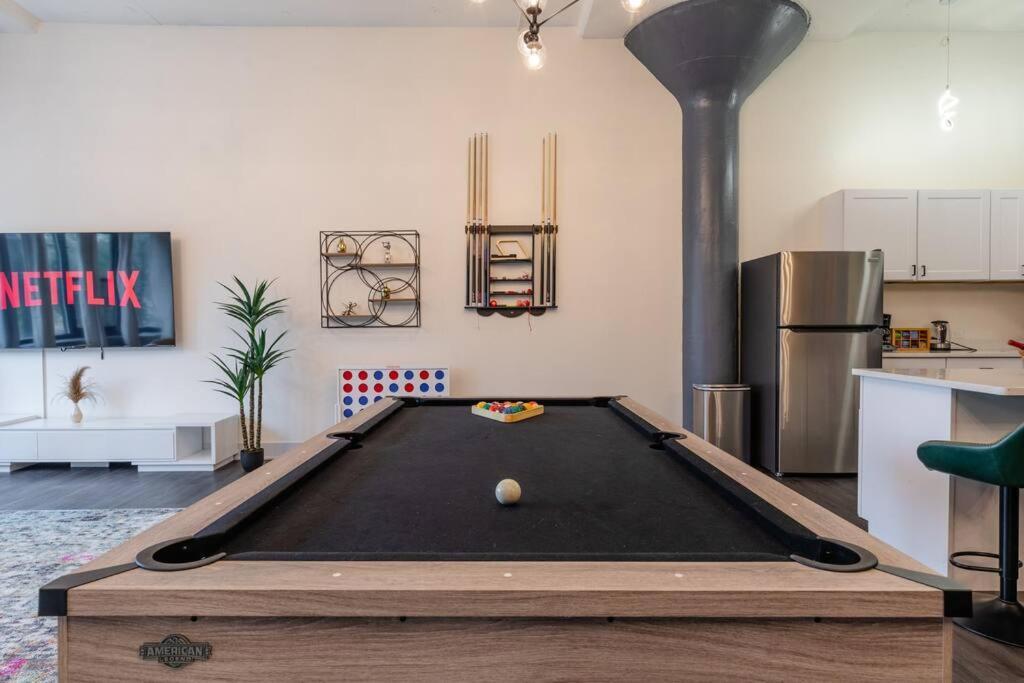 Apartment Massive 6br Luxury Sleeps 12 Guests With Jacuzzi & Pool Table Perfect Group And Optional Parking Near Mccormick Place & Soldier Field *