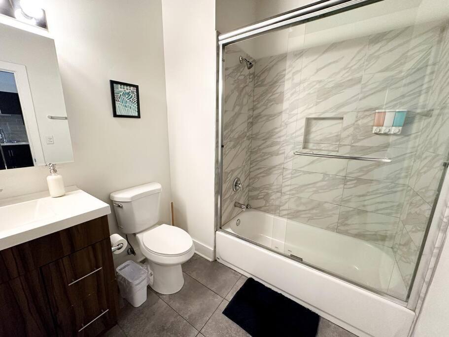 Mccormick 3br/2ba Family Oasis For Up To 8 Guests With Optional Parking & Gym Chicago