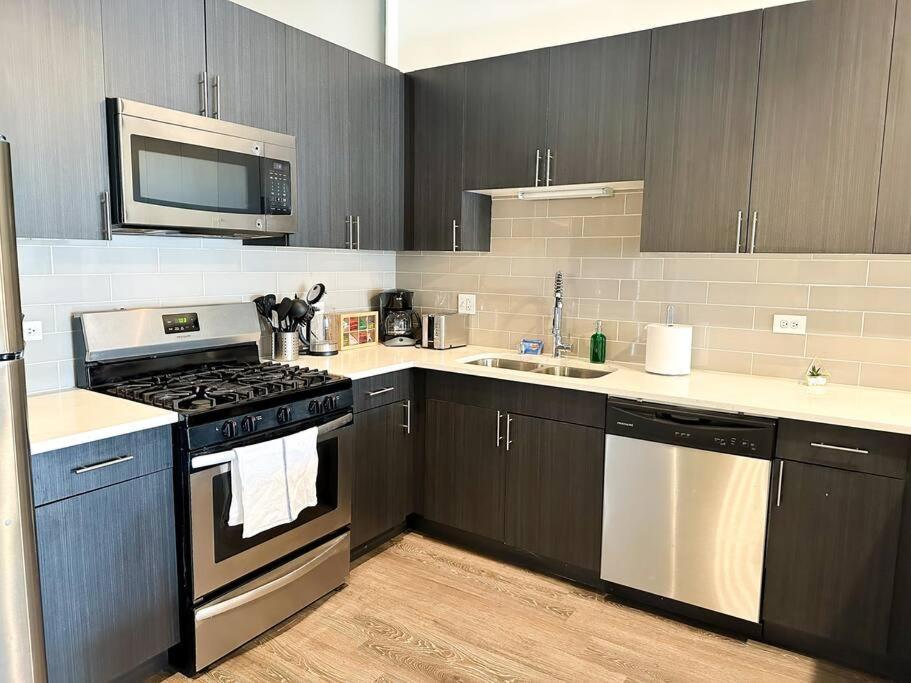 Mccormick 3br/2ba Family Oasis For Up To 8 Guests With Optional Parking & Gym * Chicago