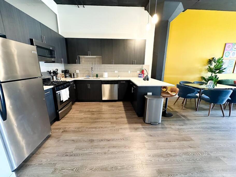 Mccormick 3br/2ba Family Oasis For Up To 8 Guests With Optional Parking & Gym Apartment Chicago