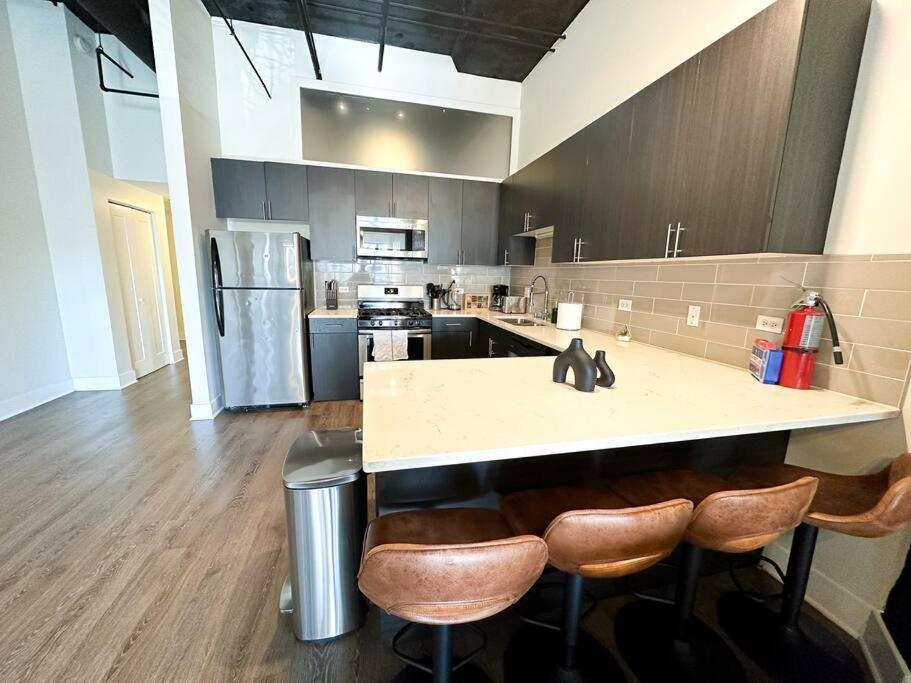Apartment Mccormick 3br/2ba Family Oasis For Up To 8 Guests With Optional Parking & Gym Chicago
