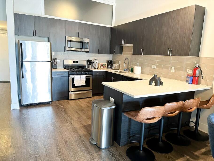 Mccormick 3br/2ba Family Oasis For Up To 8 Guests With Optional Parking & Gym Apartment Chicago