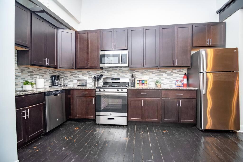 Luxury 5br South Loop With Pool Table And Optional Parking Near Mccormick Place, Field Museum And Soldier Field Apartment
