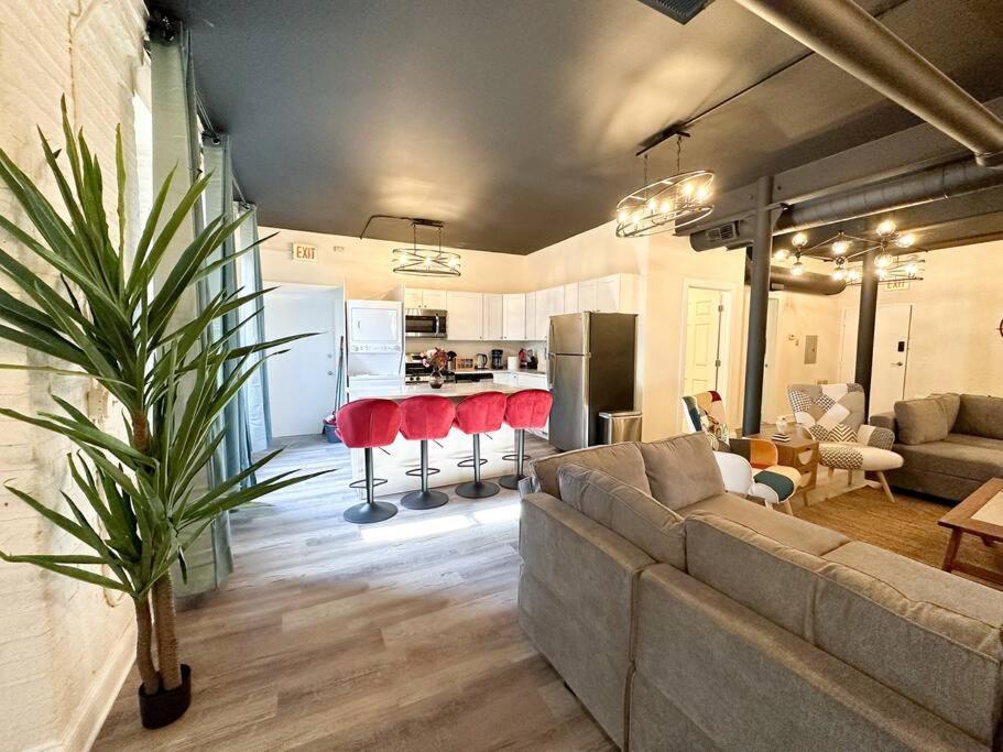 Mccormick Place 5 Bed Family Unit With Pool Table And Optional Parking Apartamento