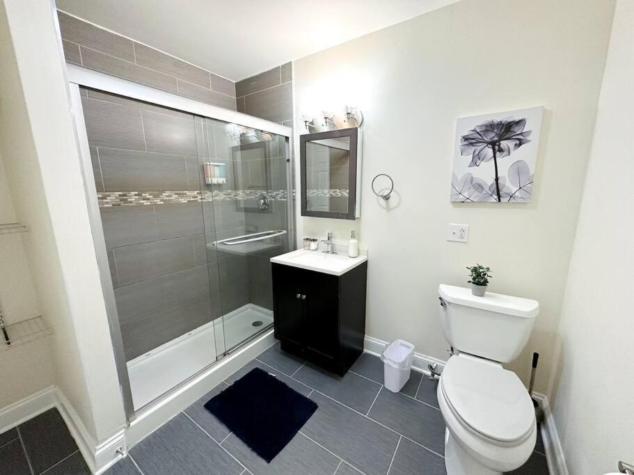 Mccormick Place 5 Bed Family Unit With Pool Table And Optional Parking Chicago