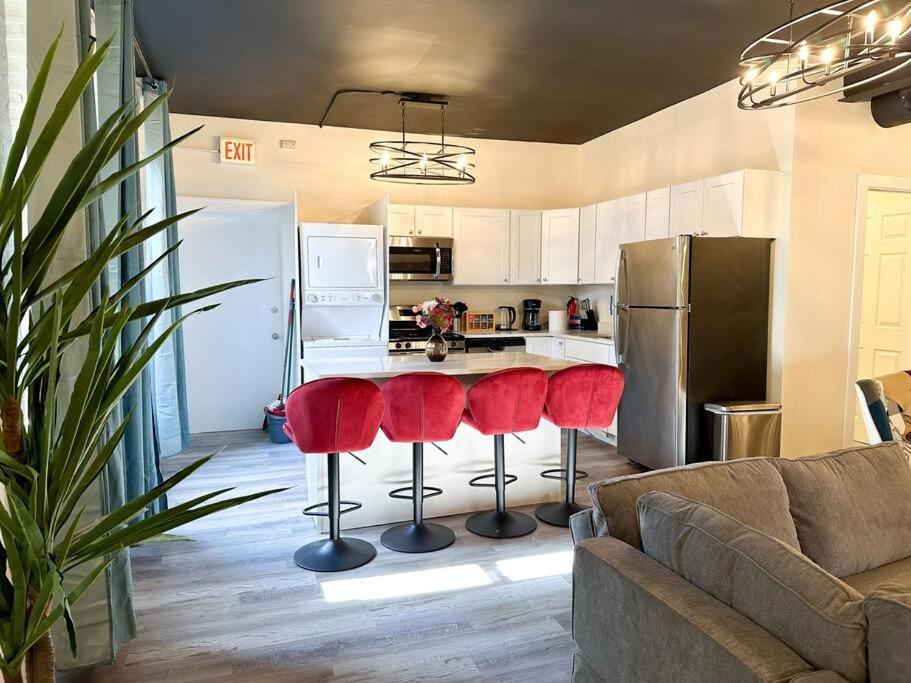 Mccormick Place 5 Bed Family Unit With Pool Table And Optional Parking Apartamento *