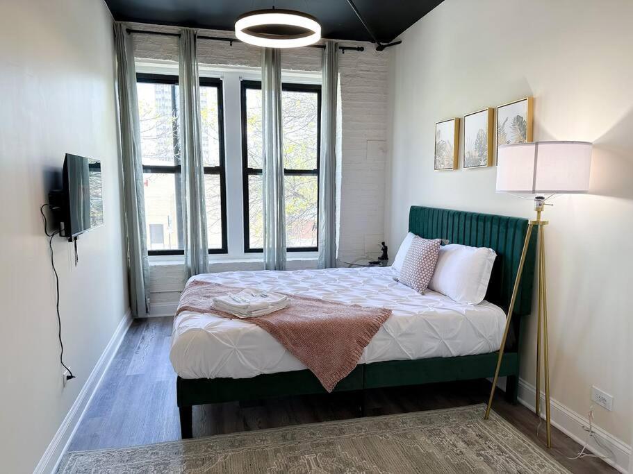 Mccormick Place 5 Bed Family Unit With Pool Table And Optional Parking * Chicago
