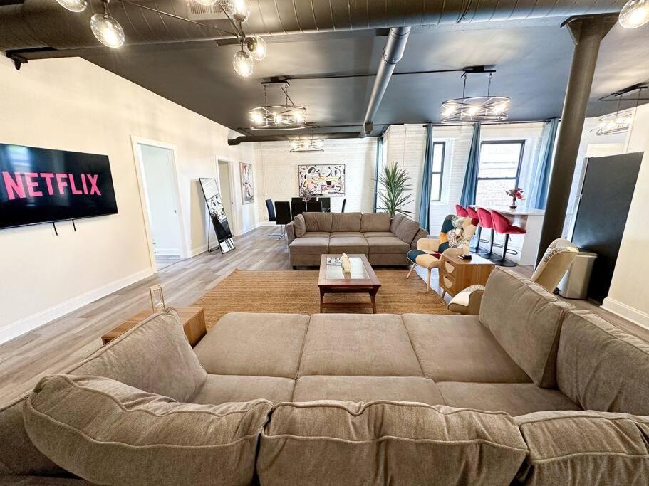 Mccormick Place 5 Bed Family Unit With Pool Table And Optional Parking Apartamento