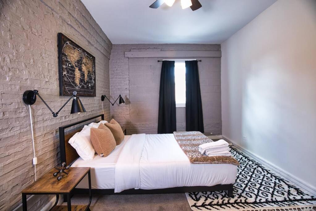 Apartment Huge 4br Downtown Retreat Good For Groups Sleeps 10 Near Mccormick Place And Field Museum *