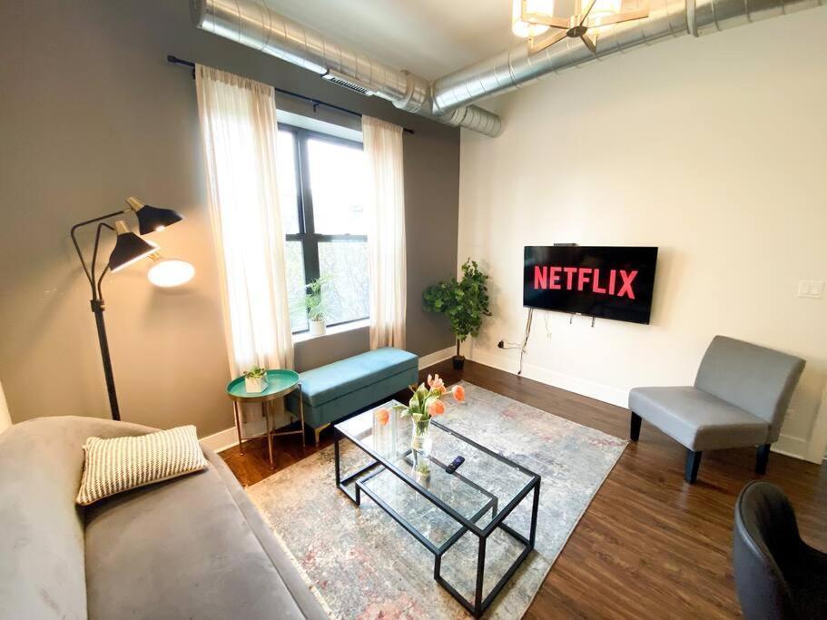Apartment Mccormick Place 420 Friendly 3br/2ba With Optional Parking *