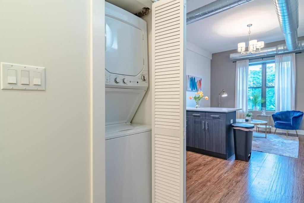 Mccormick Place 420 Friendly 3br/2ba With Optional Parking *