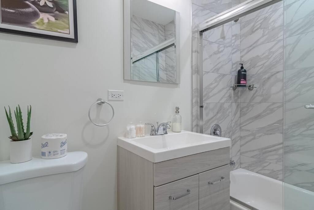 Mccormick Place 420 Friendly 3br/2ba With Optional Parking *