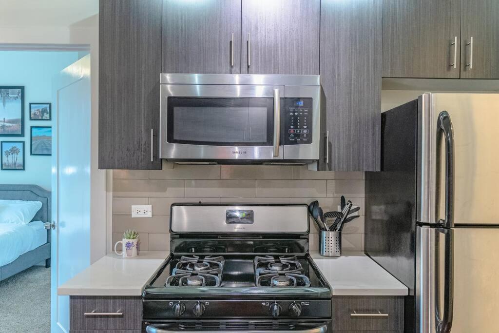 Apartment Mccormick Place 420 Friendly 3br/2ba With Optional Parking *
