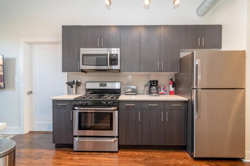 Mccormick Place 3br And 2ba With Optional Parking , Sleeps 8 Apartment