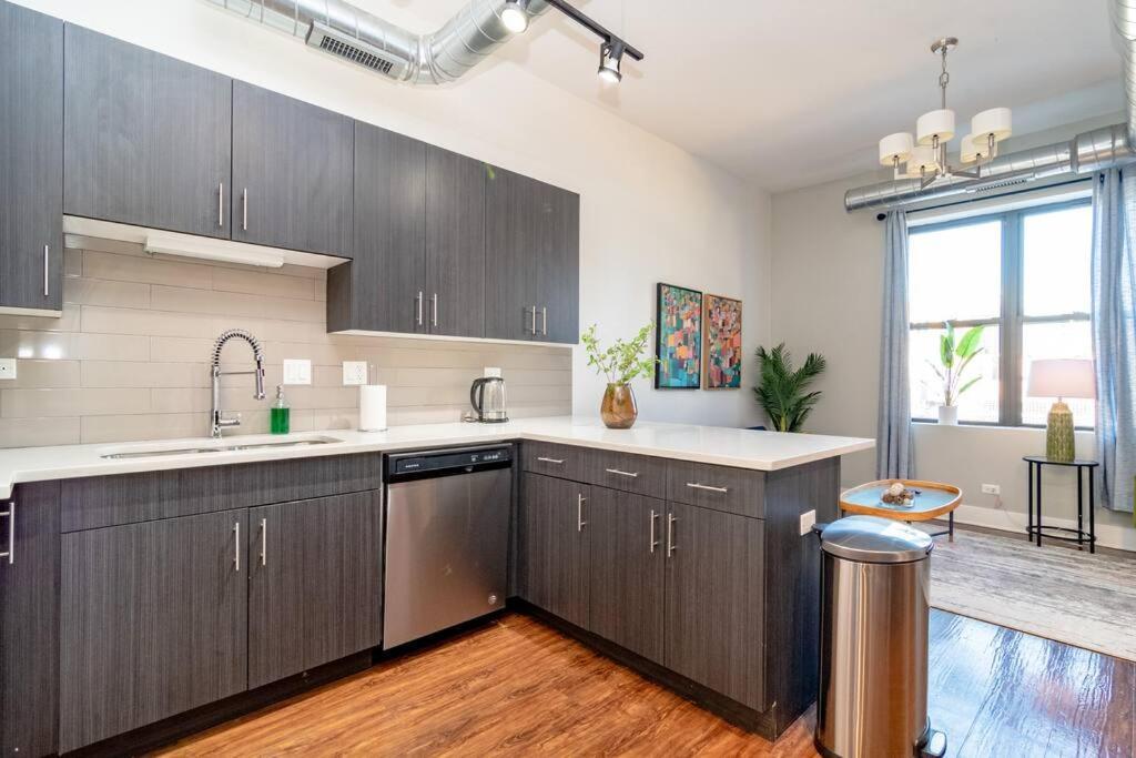 Mccormick Place 3br And 2ba With Optional Parking , Sleeps 8