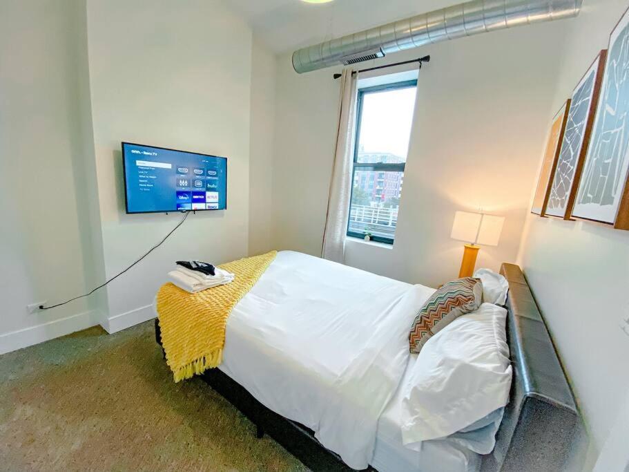Mccormick Place Charming 3br With Optional Parking Sleeps 8 Guests Near Soldier Field And Lakefront Trail *