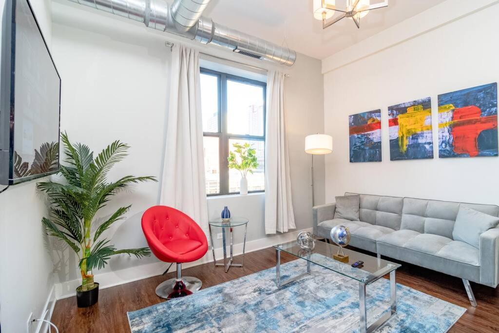 Mccormick Place Charming 3br With Optional Parking Sleeps 8 Guests Near Soldier Field And Lakefront Trail *