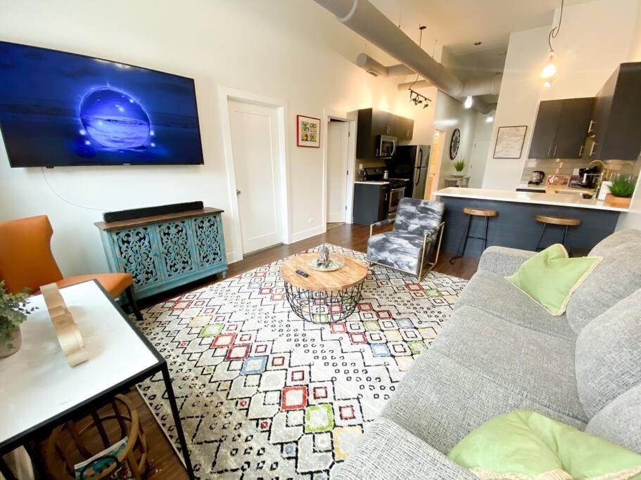 Apartment Mccormick Place 420 Friendly 2br/2ba With Optional Parking For Up To 6 Guests