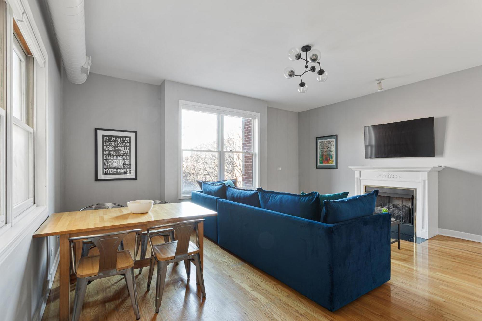 The Upscale Getaway Near Downtown Apartment *