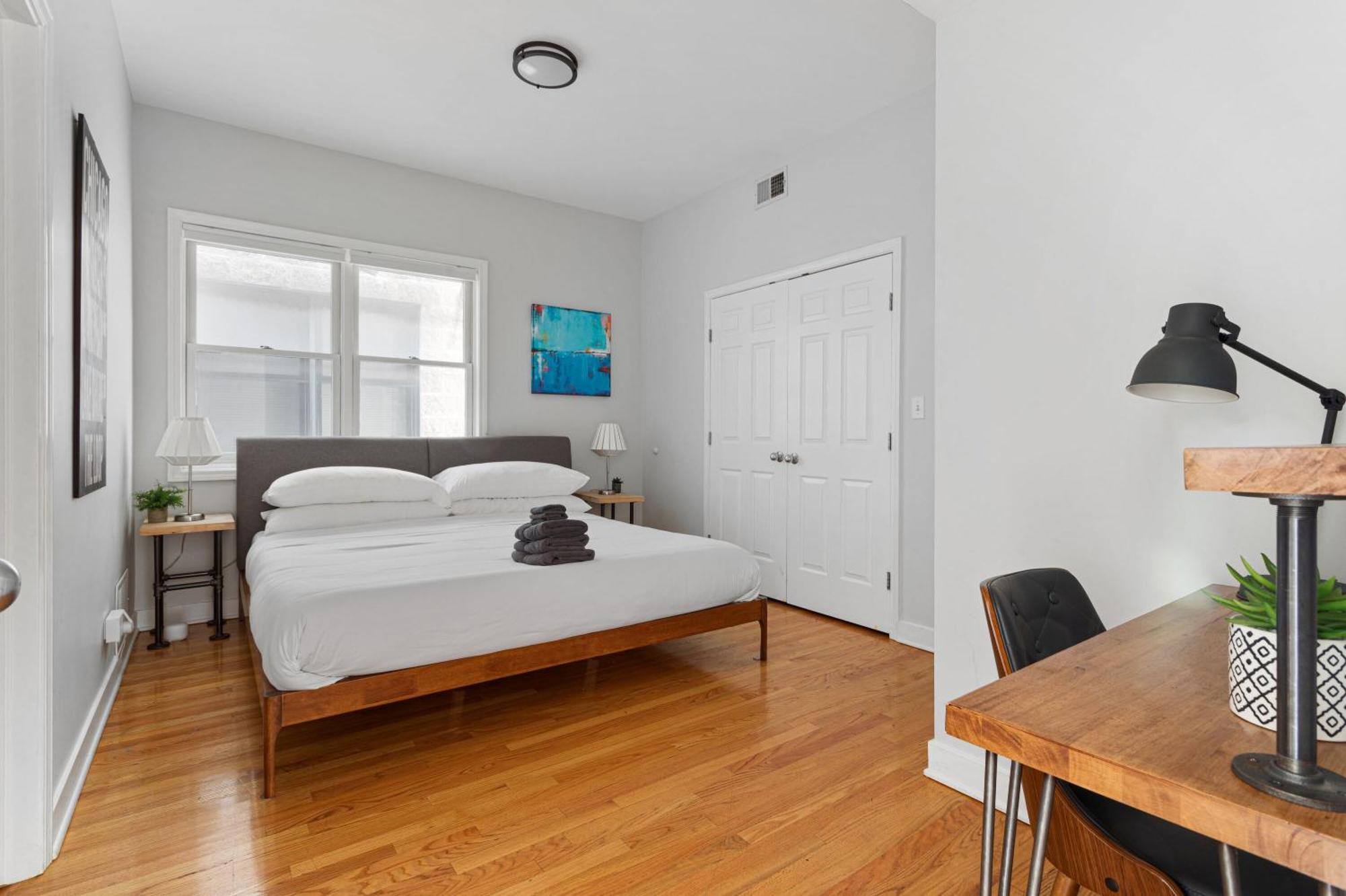 The Upscale Getaway Near Downtown Apartment Chicago