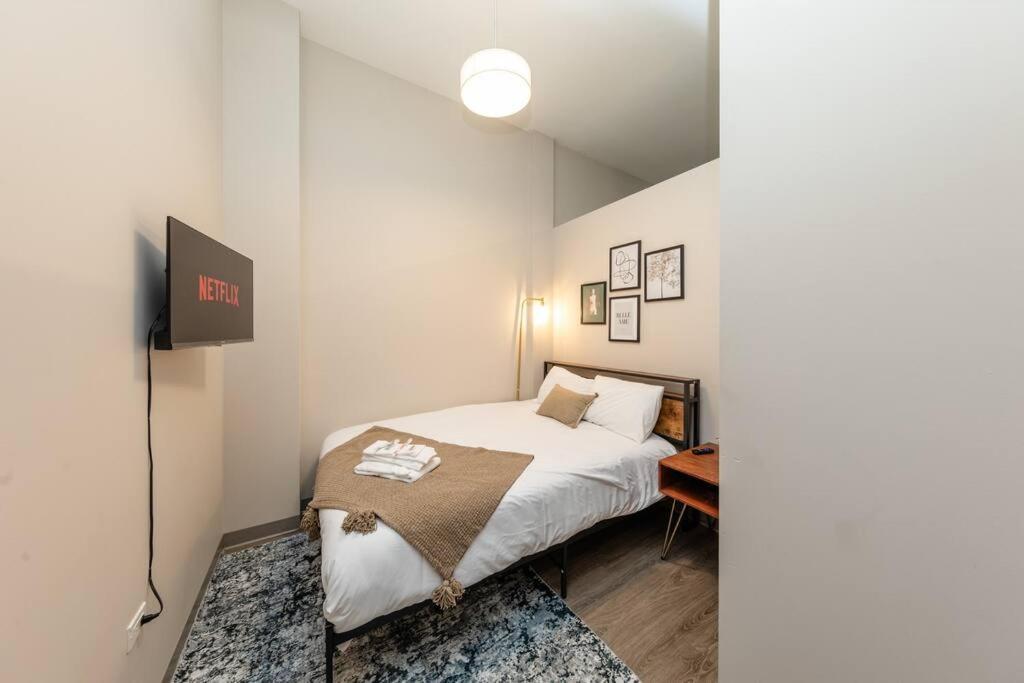Mccormick 2br/2ba Oasis With Optional Parking, Patio, Gym For Up To 6 Guests