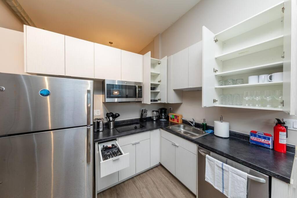 Mccormick 2br/2ba Oasis With Optional Parking, Patio, Gym For Up To 6 Guests Apartment *