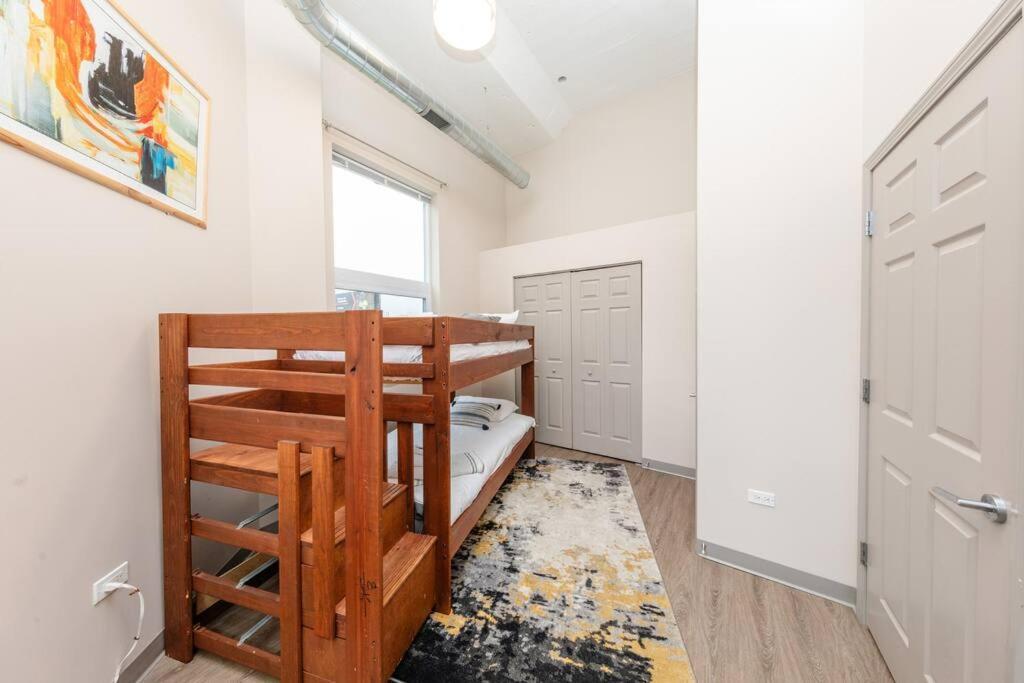 Mccormick 2br/2ba Oasis With Optional Parking, Patio, Gym For Up To 6 Guests
