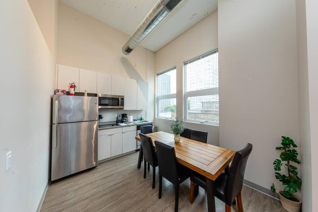 Mccormick 2br/2ba Oasis With Optional Parking, Patio, Gym For Up To 6 Guests *