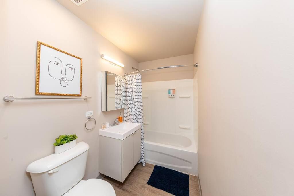 Mccormick 2br/2ba Oasis With Optional Parking, Patio, Gym For Up To 6 Guests *