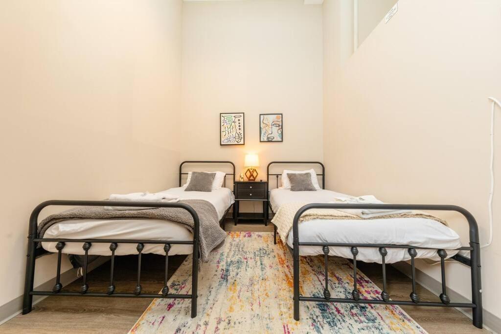 Mccormick 2br/2ba Oasis With Optional Parking, Patio, Gym For Up To 6 Guests Apartment