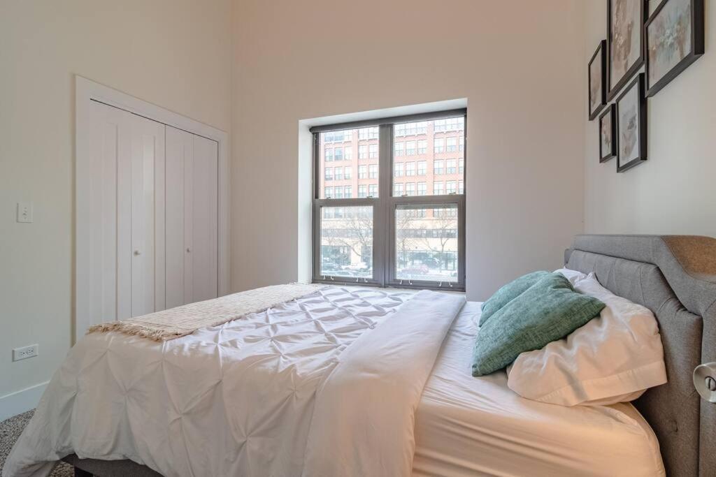 Apartment Mccormick Place 420 Friendly 3br/2ba With Optional Parking For Up To 8 Guests *