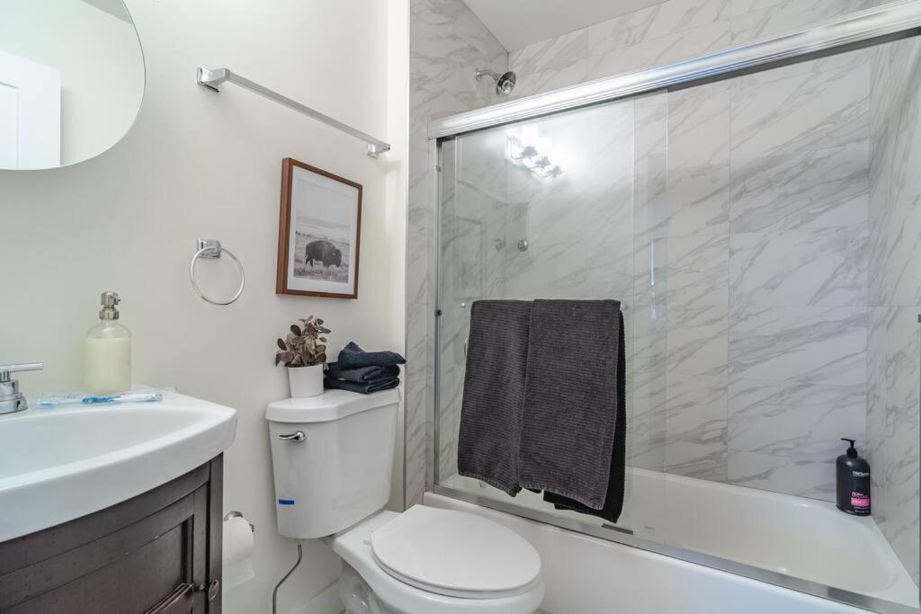 Mccormick Place 420 Friendly 3br/2ba With Optional Parking For Up To 8 Guests Apartment