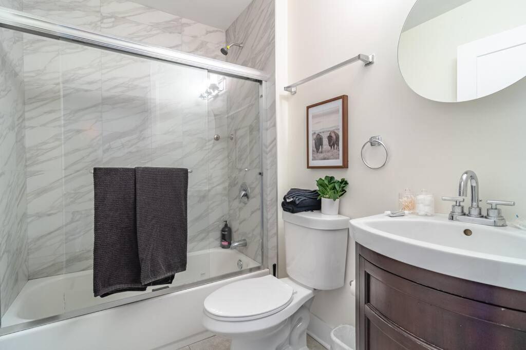 Mccormick Place 420 Friendly 3br/2ba With Optional Parking For Up To 8 Guests Apartment