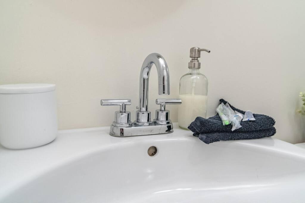 Mccormick Place 420 Friendly 2br/2ba With Optional Parking For Up To 6 Guests