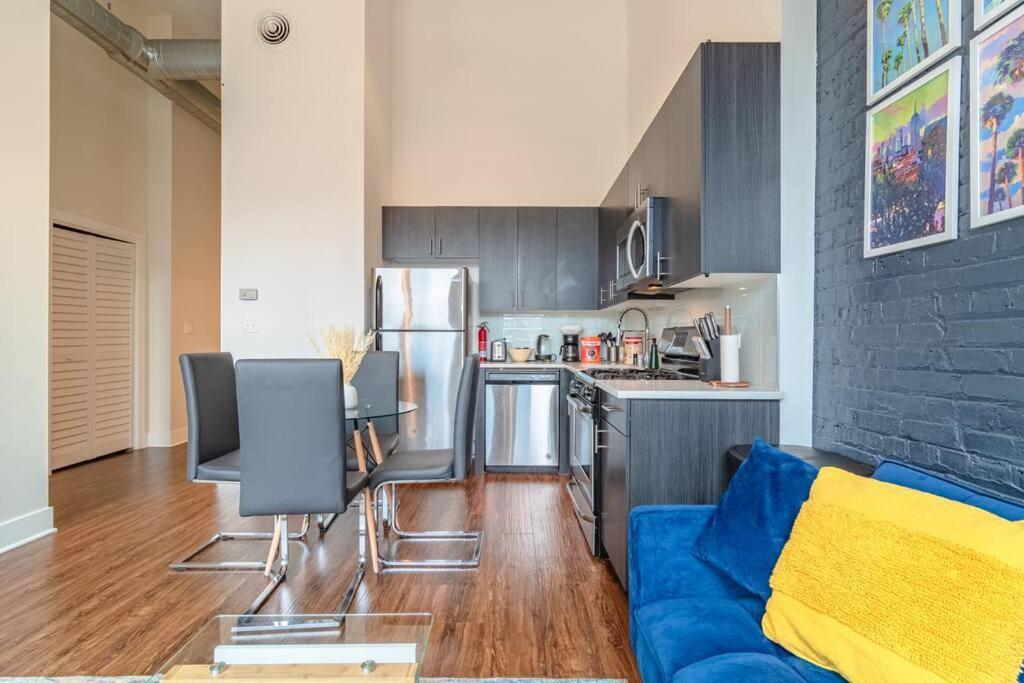 Mccormick Place 420 Friendly 2br/2ba With Optional Parking For Up To 6 Guests Chicago