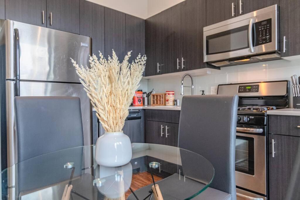 Apartment Mccormick Place 420 Friendly 2br/2ba With Optional Parking For Up To 6 Guests *