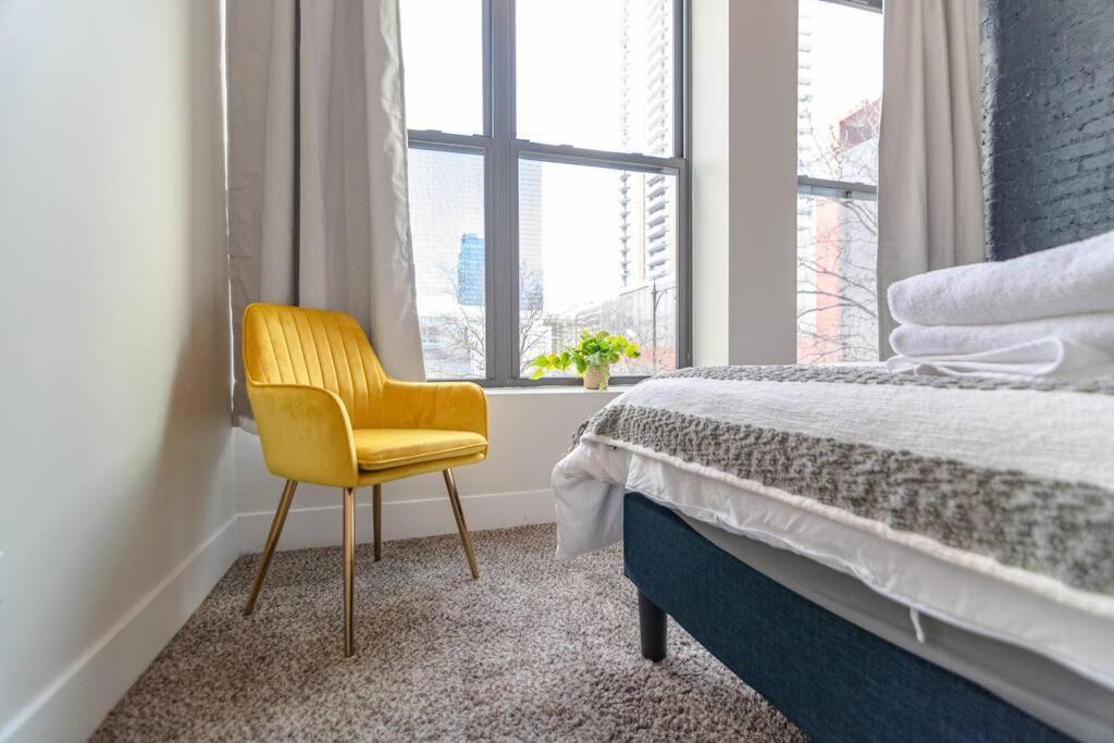 Apartment Mccormick Place 420 Friendly 2br/2ba With Optional Parking For Up To 6 Guests *