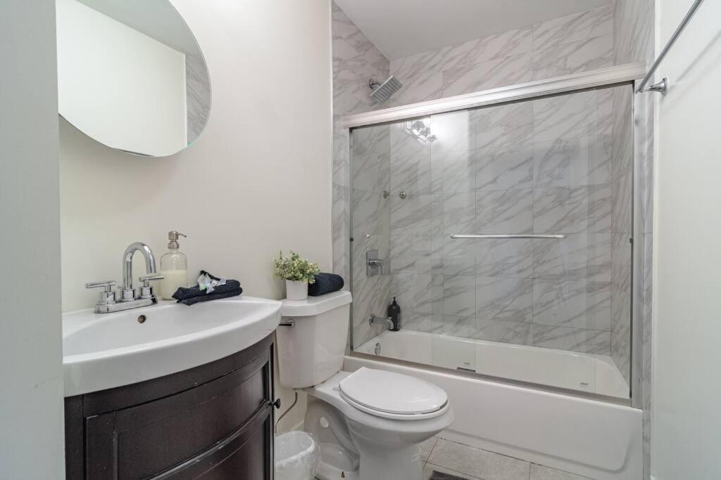 Mccormick Place 420 Friendly 2br/2ba With Optional Parking For Up To 6 Guests *