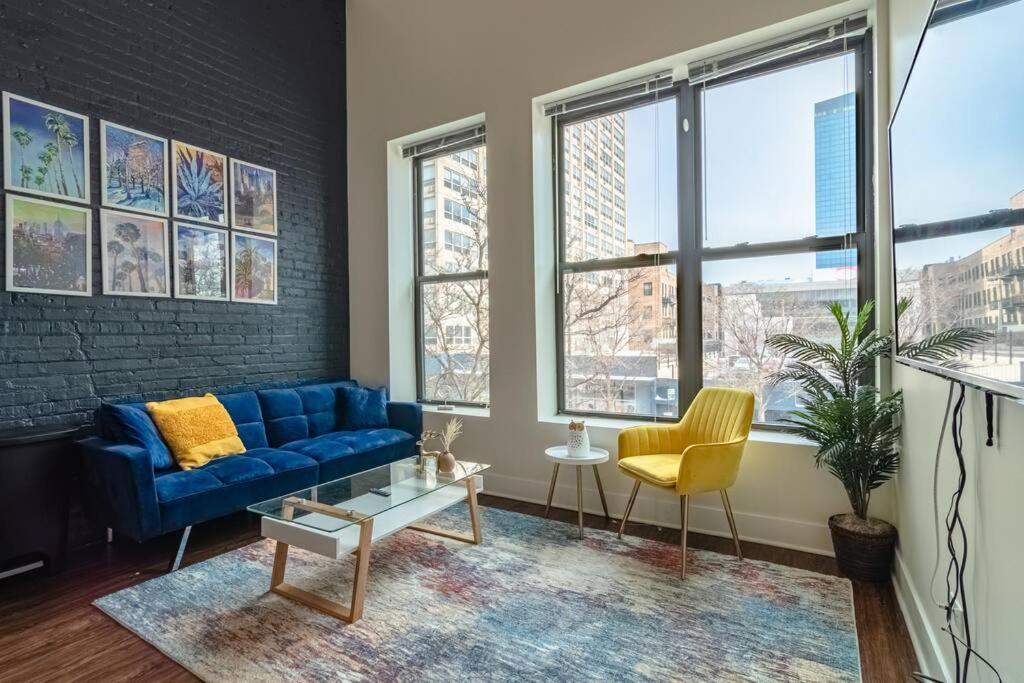 Mccormick Place 420 Friendly 2br/2ba With Optional Parking For Up To 6 Guests *