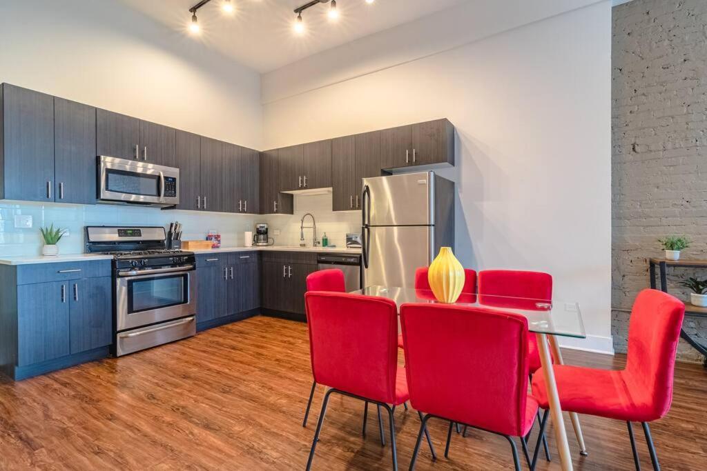 Mccormick Place 420 Friendly 3br/2ba With Optional Parking For Up To 8 Guests Apartment Chicago