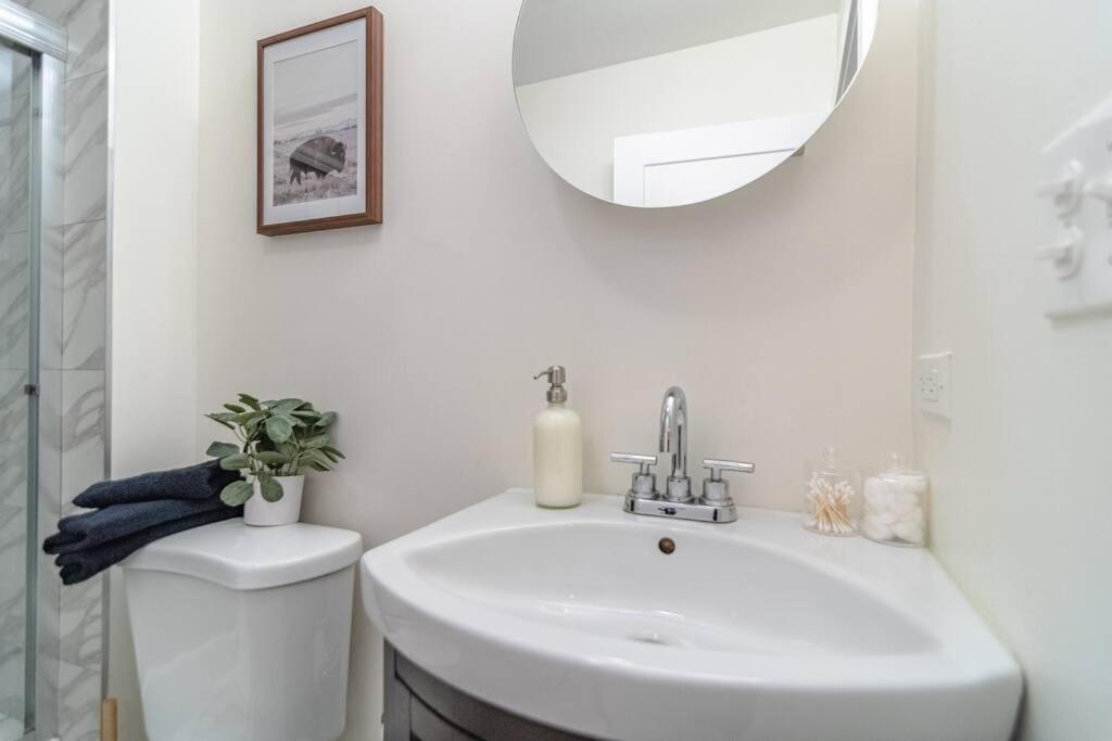 Mccormick Place 420 Friendly 3br/2ba With Optional Parking For Up To 8 Guests *
