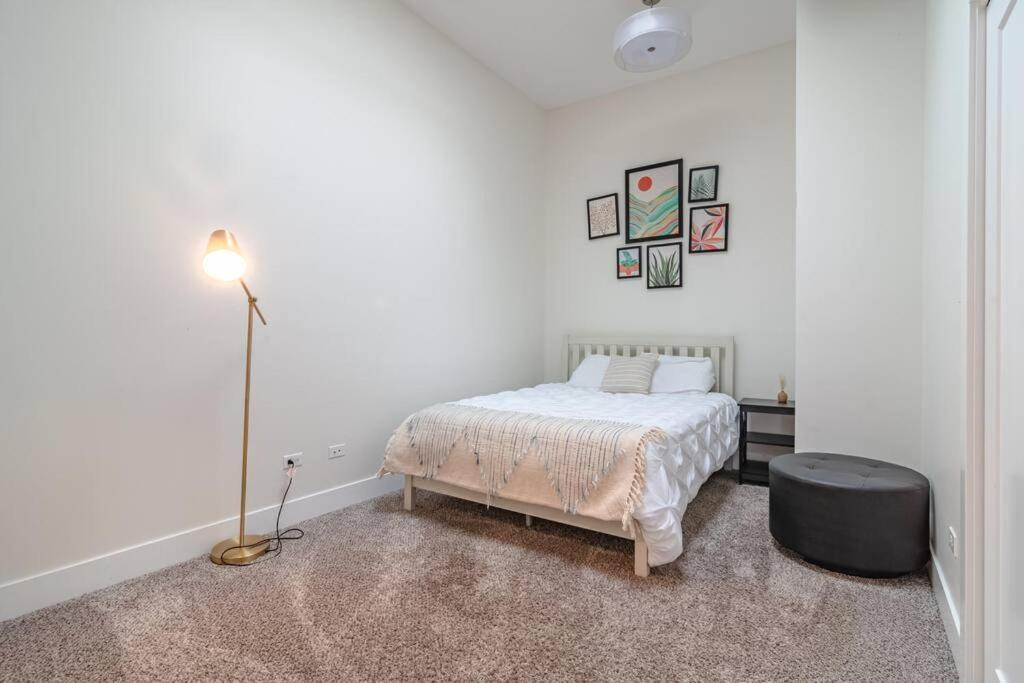 Mccormick Place 420 Friendly 3br/2ba With Optional Parking For Up To 8 Guests Chicago