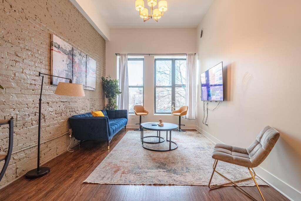 Mccormick Place 420 Friendly 3br/2ba With Optional Parking For Up To 8 Guests *