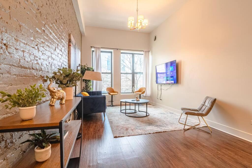Mccormick Place 420 Friendly 3br/2ba With Optional Parking For Up To 8 Guests