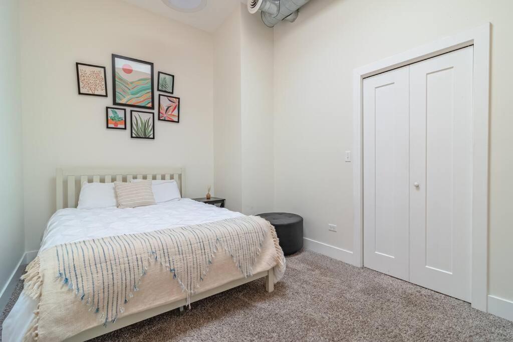 Mccormick Place 420 Friendly 3br/2ba With Optional Parking For Up To 8 Guests Apartment Chicago