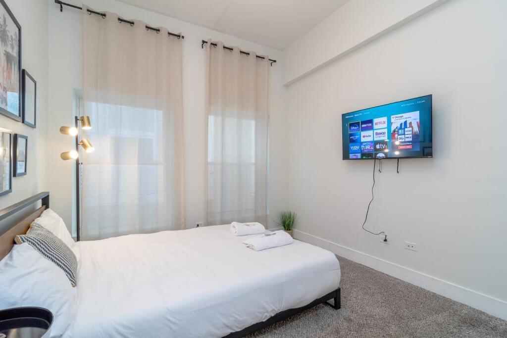 Mccormick Place 420 Friendly 3b/2b With Optional Parking For Up To 8 Guests Apartment